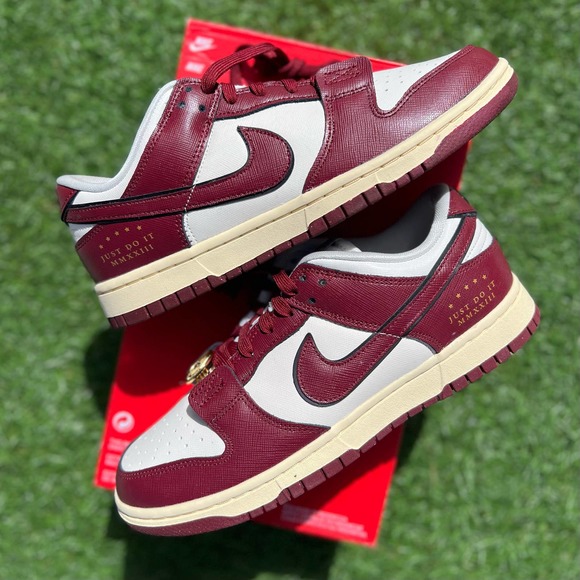 NIKE DUNK JUST DO IT SAIL/TEAM RED - Picture 2 of 4